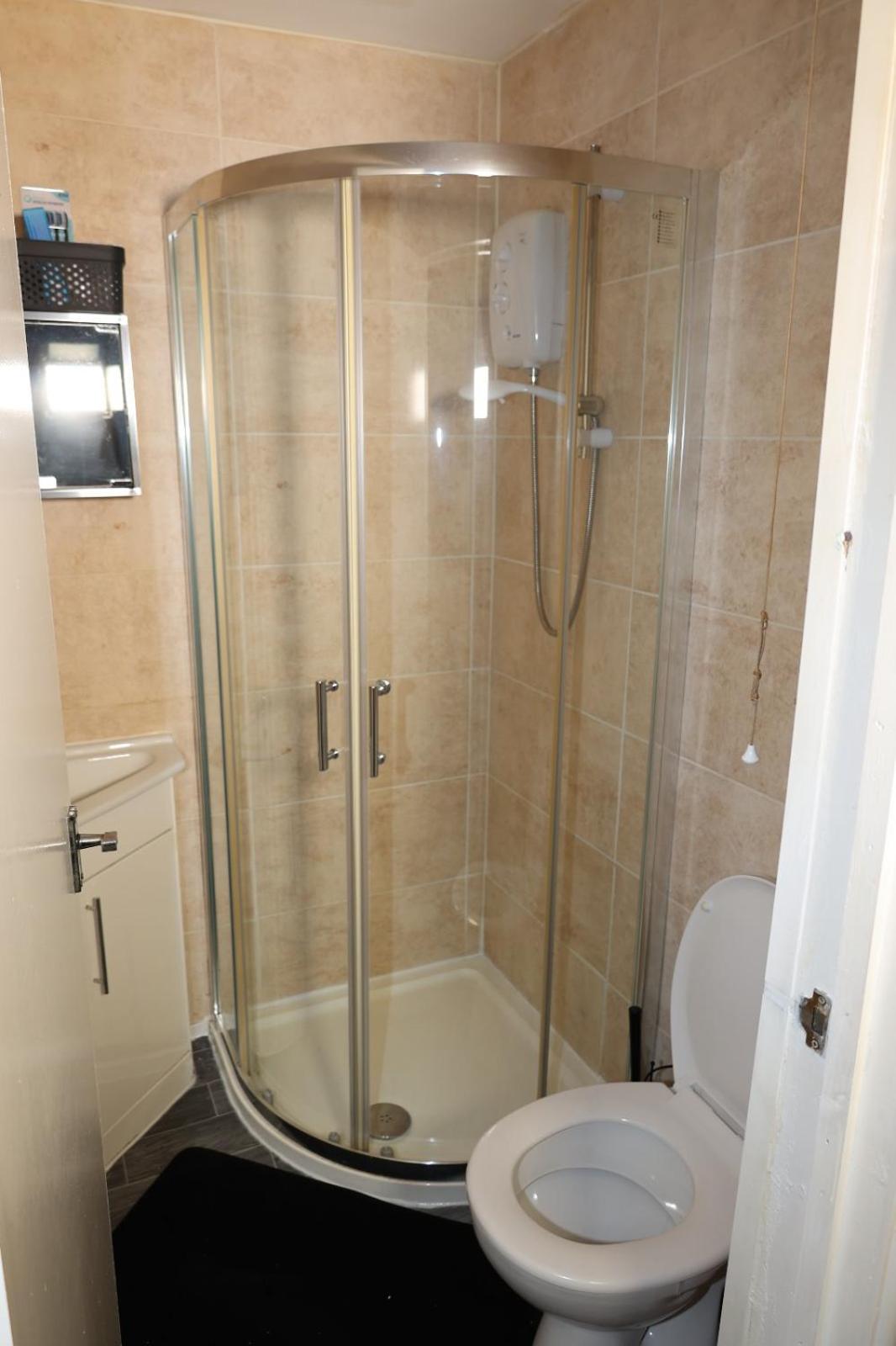 Lausory King Bed Living Your Luxe Home Away Nottingham Bagian luar foto