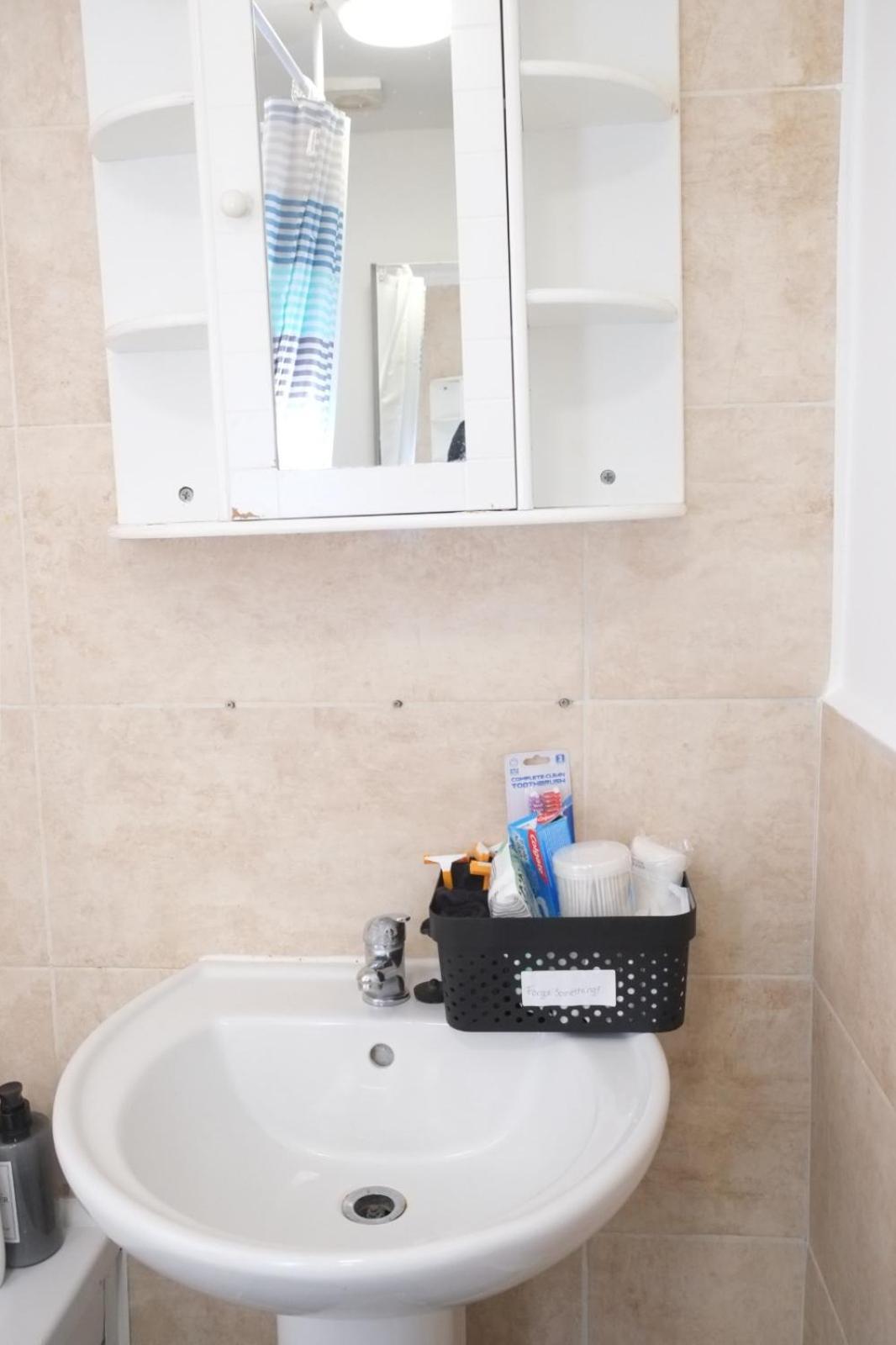Lausory King Bed Living Your Luxe Home Away Nottingham Bagian luar foto