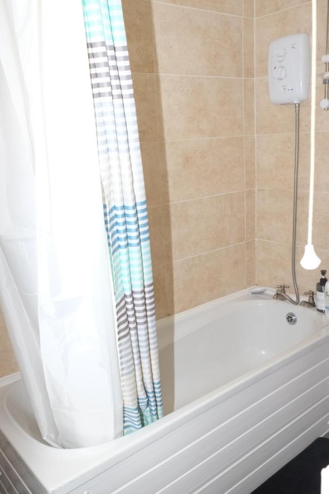 Lausory King Bed Living Your Luxe Home Away Nottingham Bagian luar foto