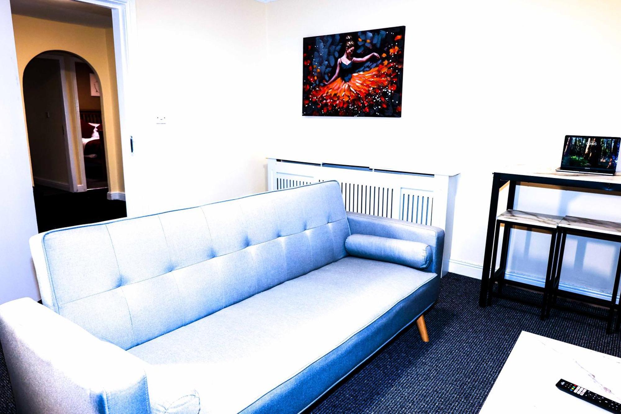 Lausory King Bed Living Your Luxe Home Away Nottingham Bagian luar foto